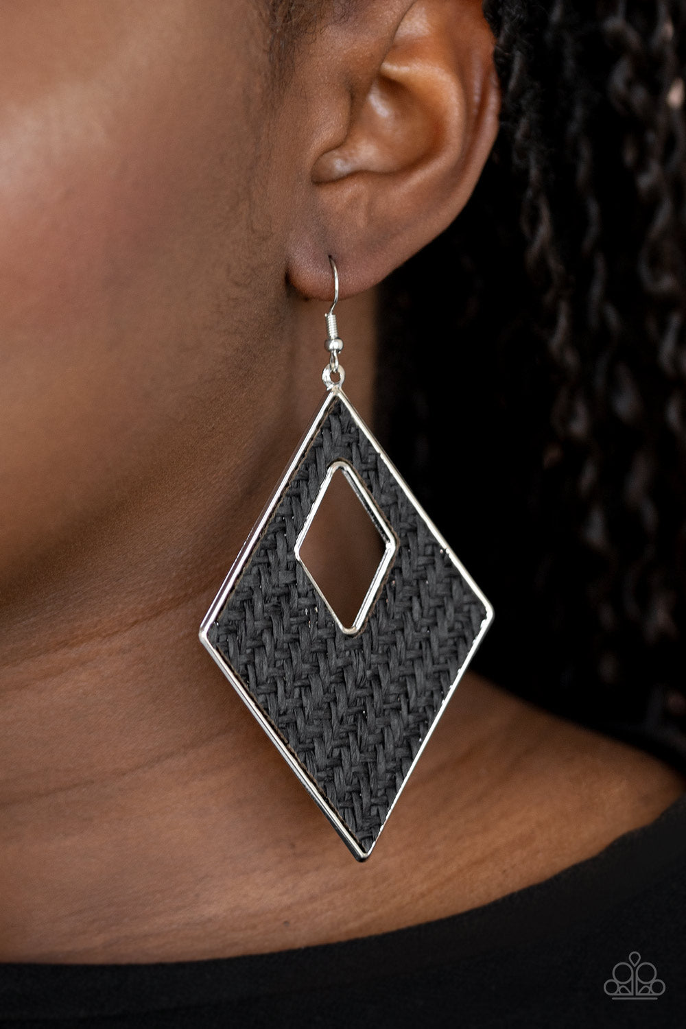 Woven Wanderer Black-Earrings