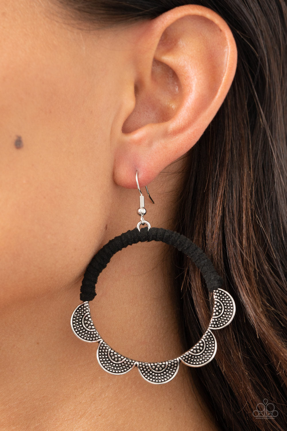 Tambourine Trend Black-Earrings