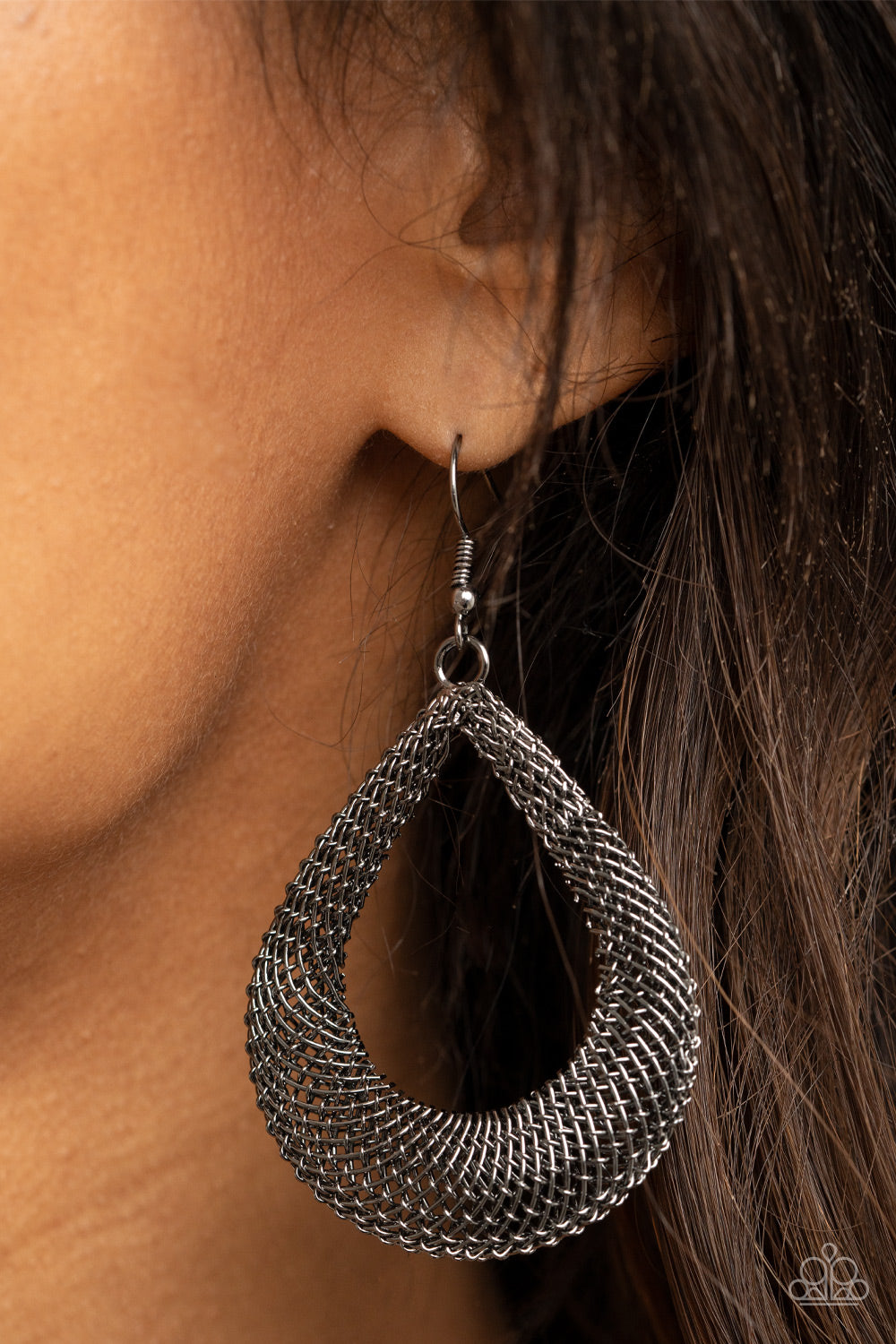 A Hot MESH Black-Earrings