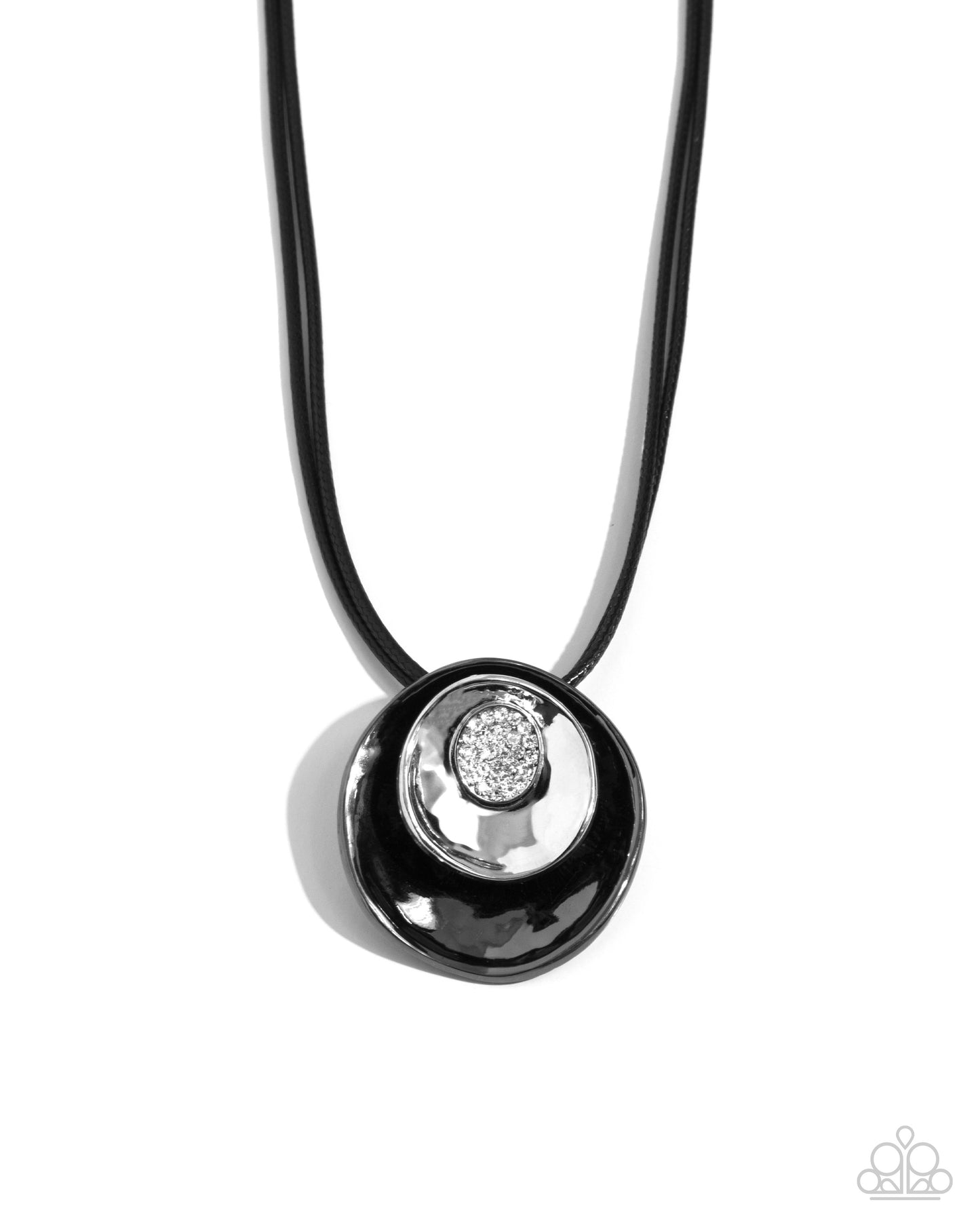 Duchess Disc Black-Necklace