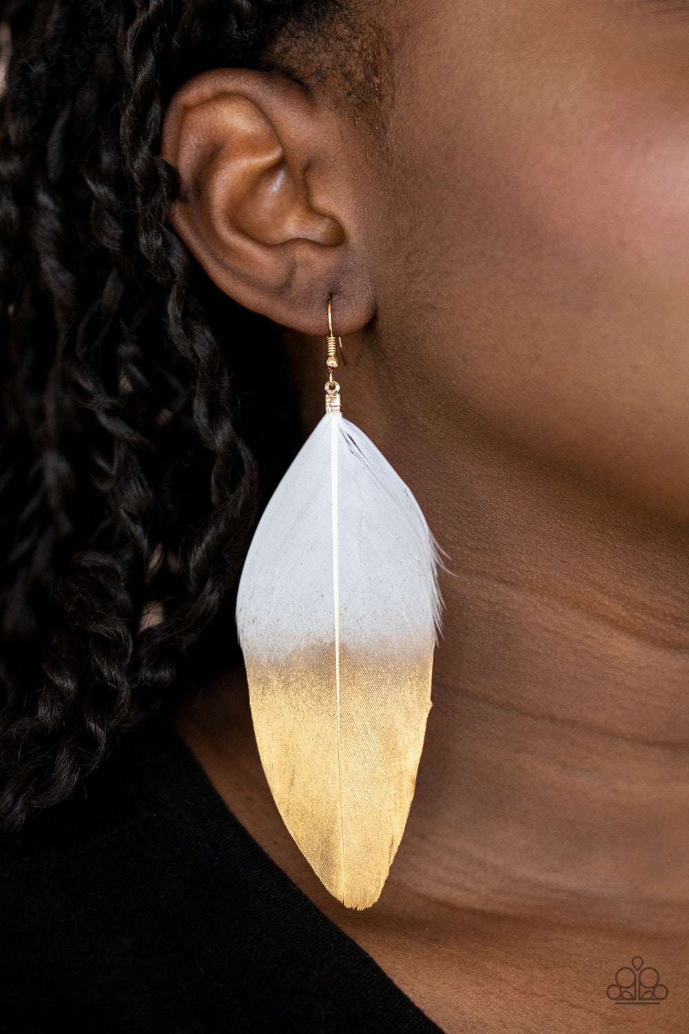 Fleek Feathers White-Earrings