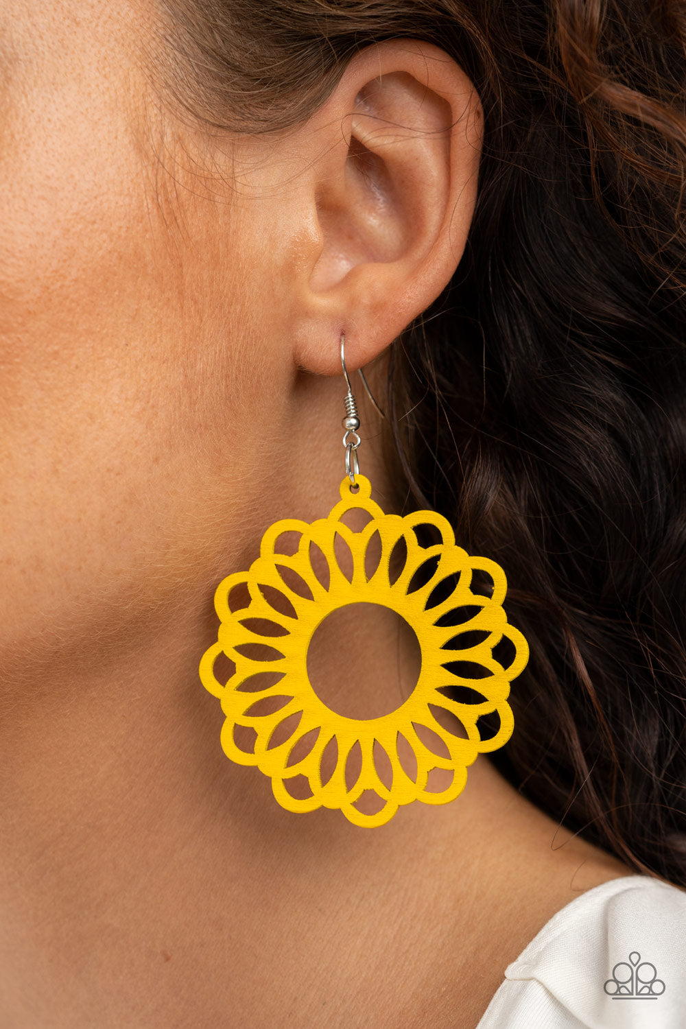 Dominican Daisy Yellow-Earrings