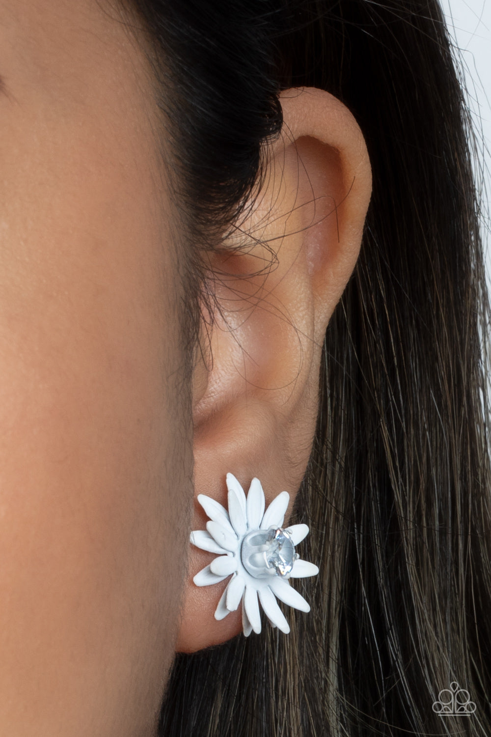 Sunshiny DAIS-y White-Earrings