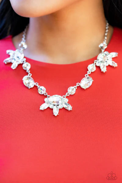 GLOW-trotting Twinkle White-Necklace