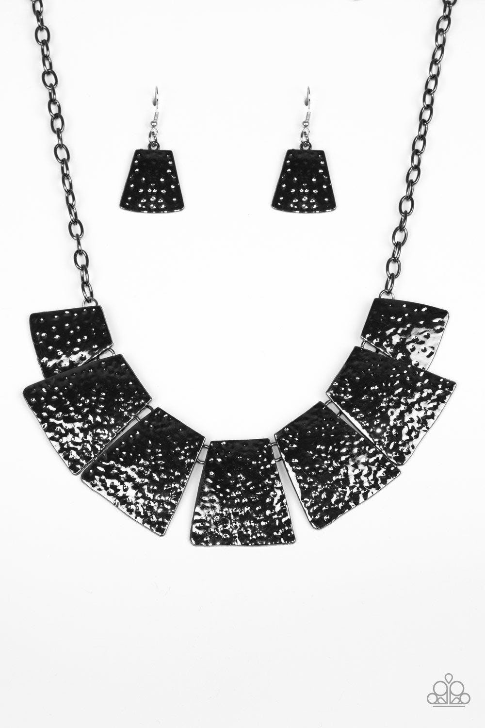 Here Comes The Huntress Black-Necklace